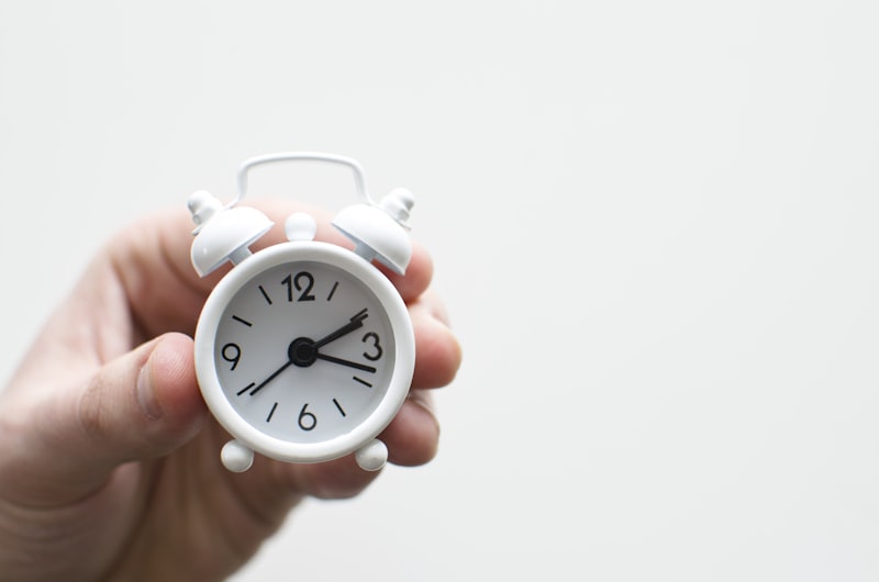 Clock representing intermittent fasting windows
