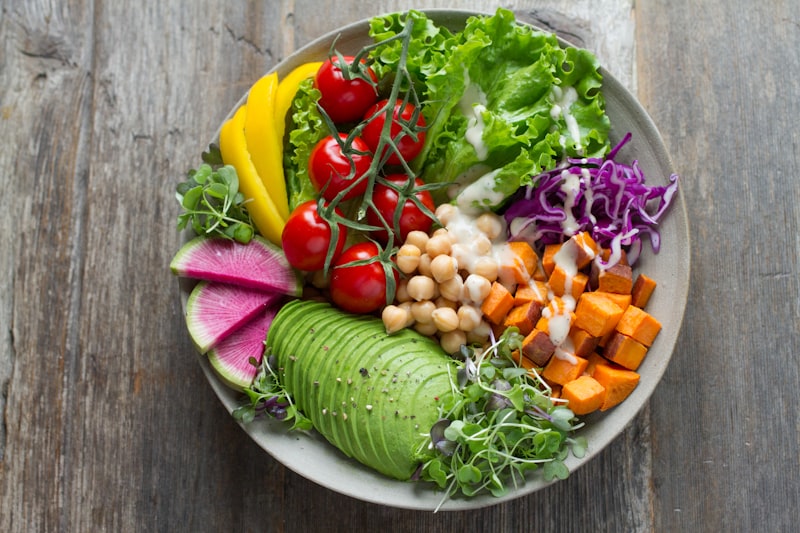Healthy salad bowl representing popular diets